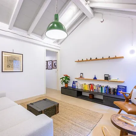 Skylight Duplex In Historic Center Apartment *
