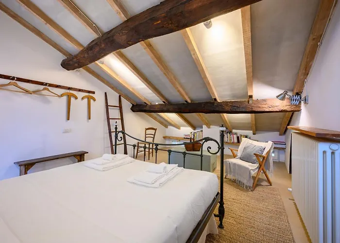 Skylight Duplex In Historic Center Appartement