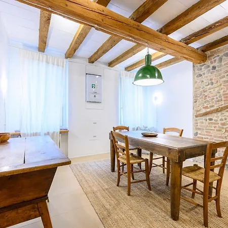 Skylight Duplex In Historic Center Apartment *